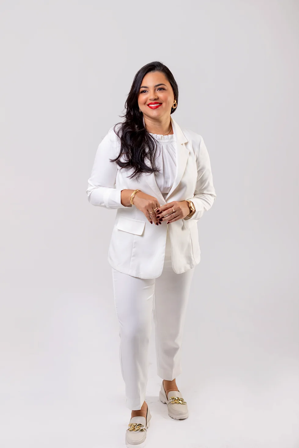 Renata Paula em traje profissional